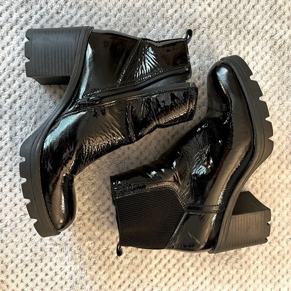 EUC black patent leather Naturalizer boots with stretch panel. - Picture 2 of 11